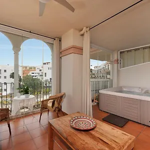 Coral Reef Apartment